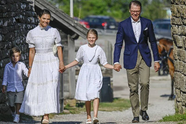 瑞典女王储晒最新全家福!穿蓝裙第一次这么美,果汁脸女儿成初恋