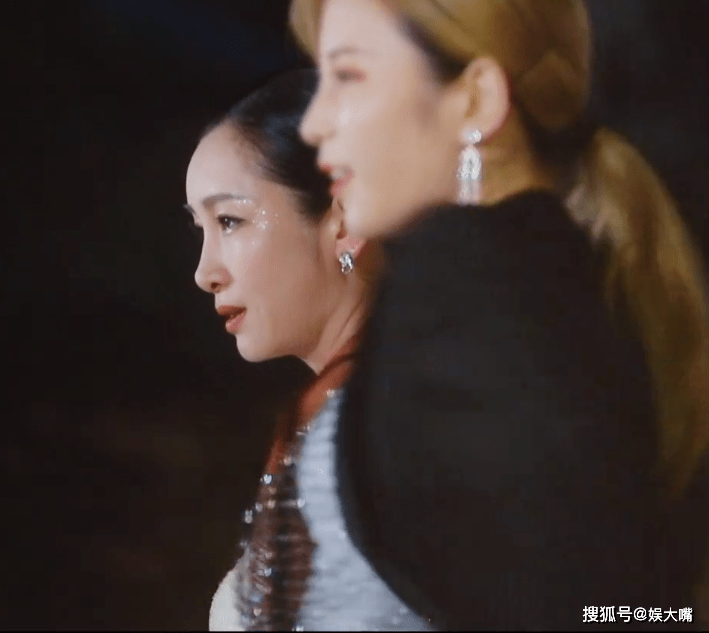 影后|43岁秦海璐为爱挑战女团舞！动作有点水，但赢在了眼神和气势上