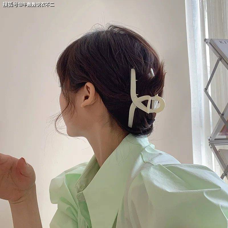 发型|为了凉快舒服且不随意!夏日这样穿既舒服又精致,穿搭感十足