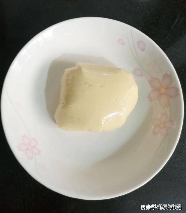 豆沙|做月饼不用烤箱，这个豆沙蛋黄馅月饼虽然外观不好，但口感真的好