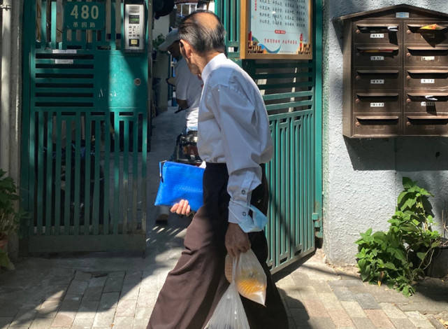 上海街|论老年穿搭，就服上海街头的爷爷奶奶，这气质丝毫不输国际超模