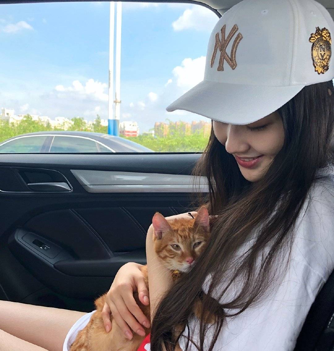 黑色|《少年派》王艺瑾真的好会穿,私服减龄又时髦,怪不得被杨幂赏识