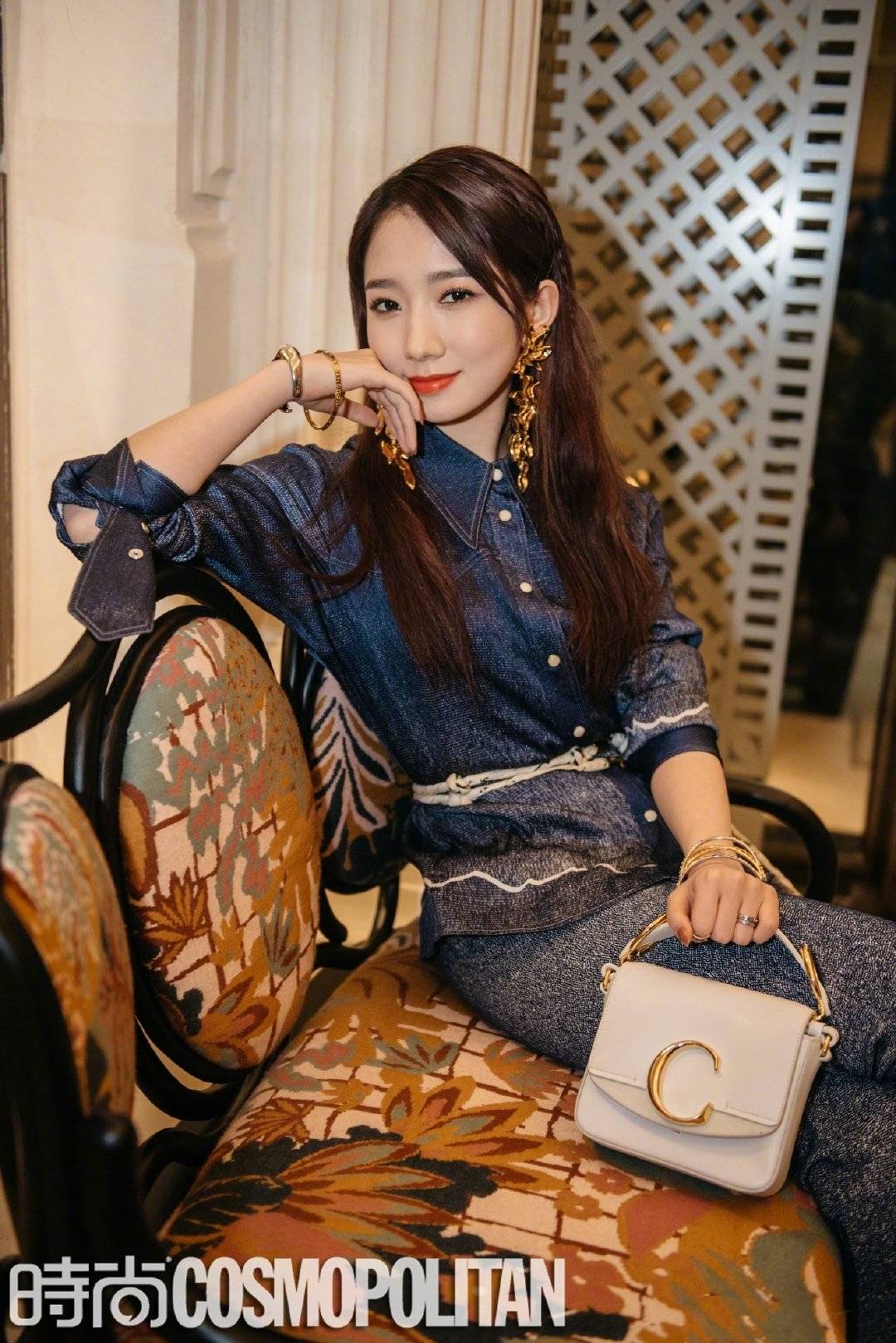 整体|同穿CHLOE渐变蓝牛仔套装，张钧甯优雅宋佳帅气，孟美岐美得突出