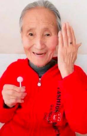 高手|化妆艺术，看百岁老人如何化妆？网友直呼高手无处不在