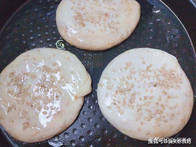 做法|麻酱烧饼在家做，无技巧无难度，外酥里软又多层，越吃越香