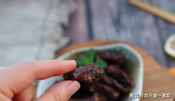 做法|教您在家做牛肉干，香味足不油腻，女人追剧男人下酒，唇齿留香