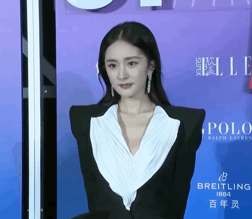 都能|杨幂红毯造型惊艳,西装优雅漫画腿吸睛,生图冲进热榜前三