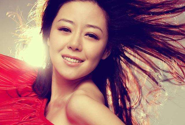 她是滨崎步的师妹,十年前因被周杰伦痛批而出名,如今再无作品!_安又琪