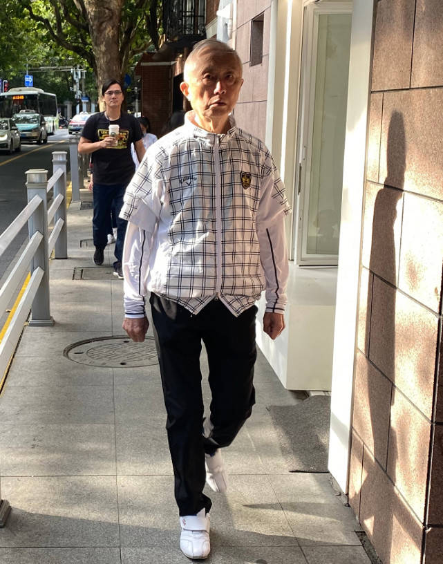 上海街|论老年穿搭，就服上海街头的爷爷奶奶，这气质丝毫不输国际超模