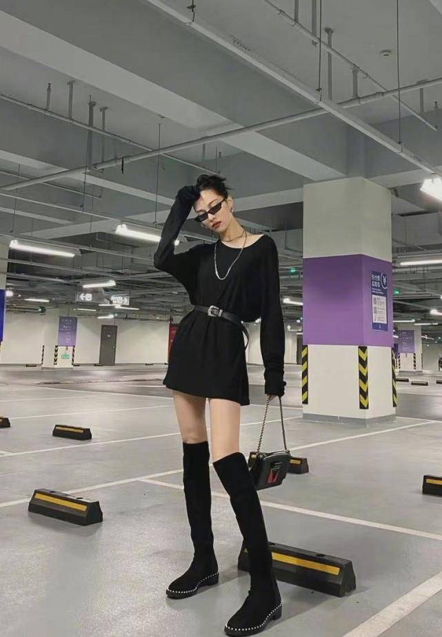 鞋子|李嫣这不羁个性随妈，走机场还玩下衣失踪，几千块的鞋子当拖鞋踩