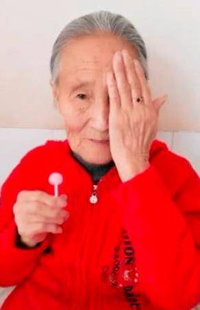 高手|化妆艺术，看百岁老人如何化妆？网友直呼高手无处不在
