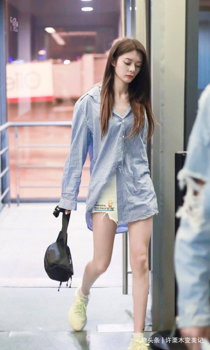 色调|上衣不一定要全塞进裤子里,今夏流行“遮腰身”,时髦优雅还显瘦