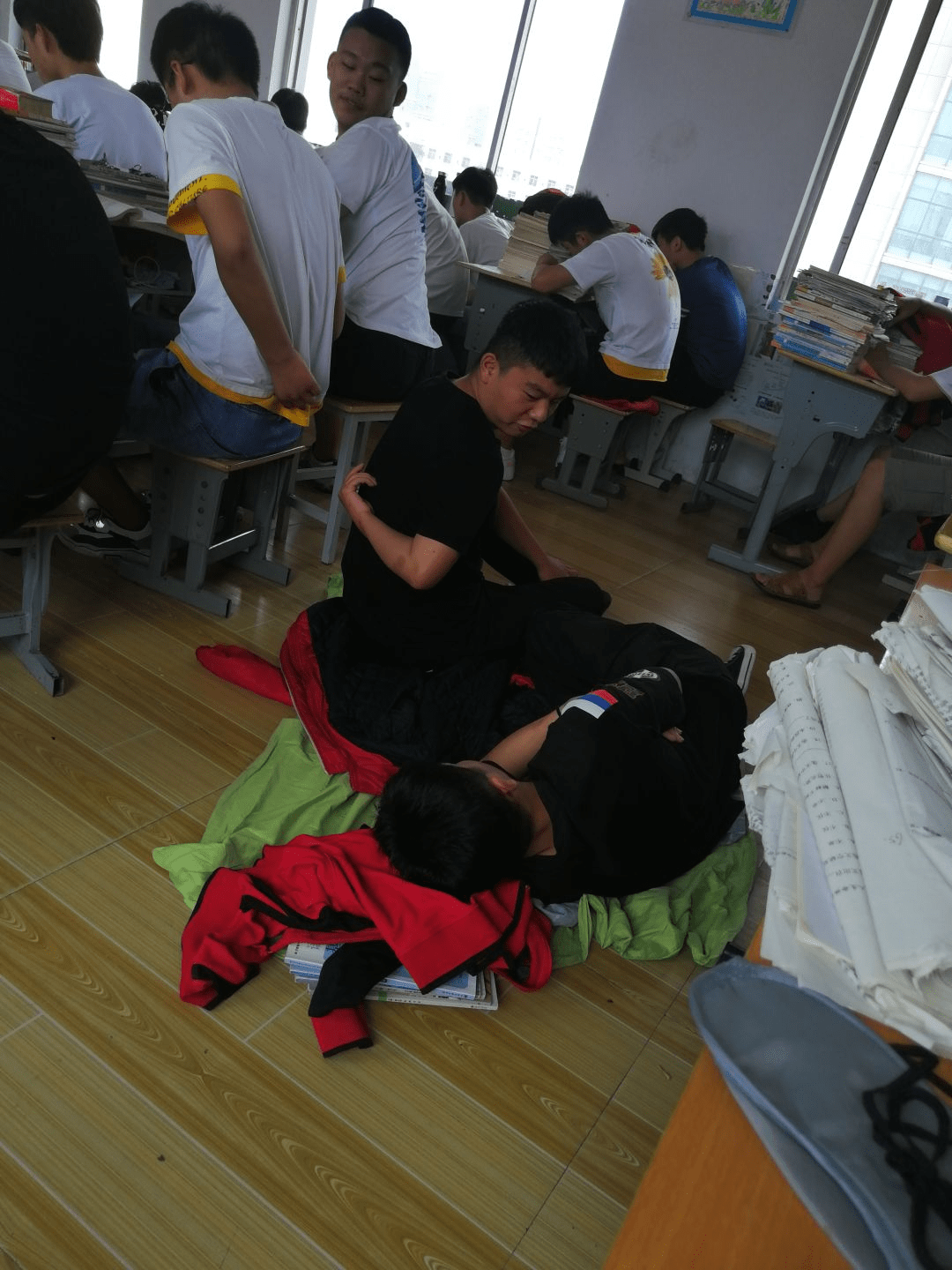 高中物理老师上课催眠
  第2张