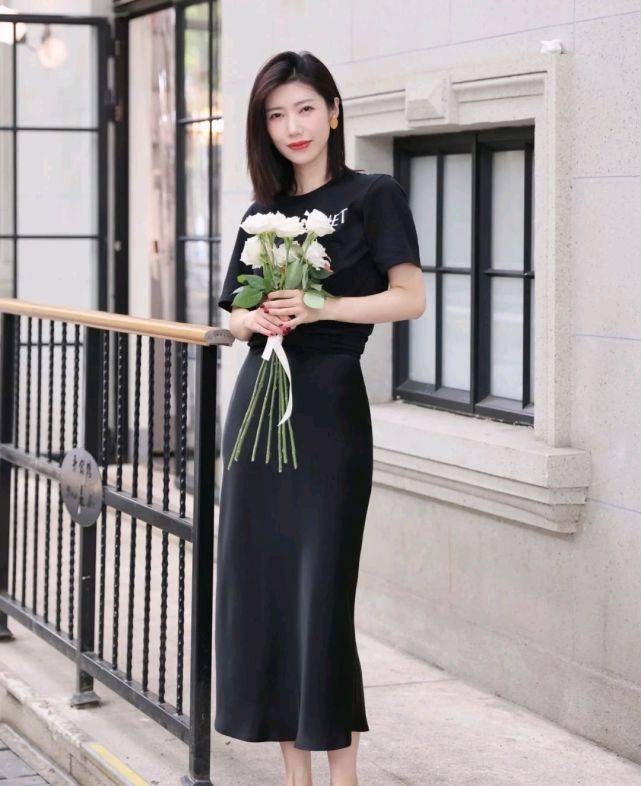 浅色|黑色穿搭是微胖人群的首选，只要会搭配，低调显瘦又不失高级