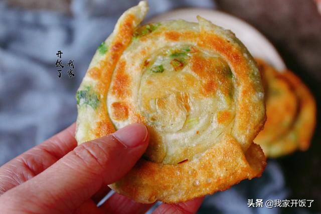 时间|这样的早餐太省事了！不和面，不擀面，卷一卷压一压，薄脆又酥香