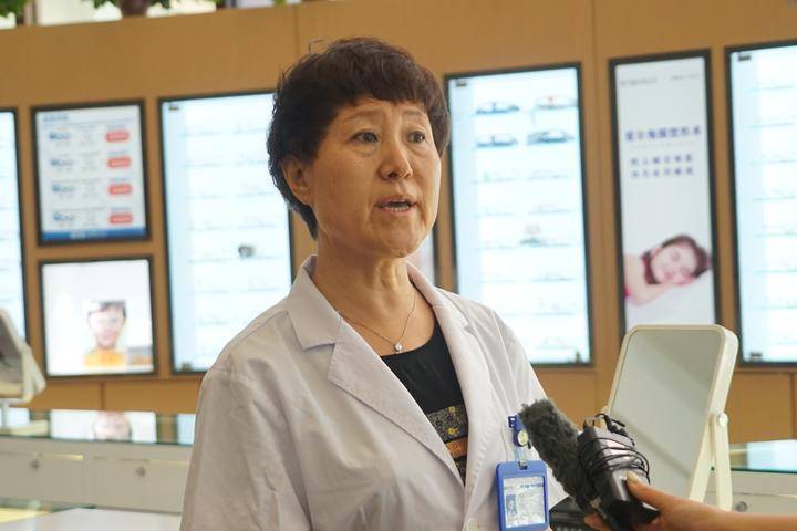 原创每年增长12.5度 "点读机女孩"在爱尔分享佩戴角膜塑形镜10年心得