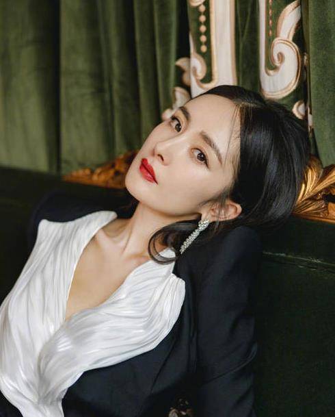 短裙|杨幂一天换两套礼服,一套秀腿一套秀腰,让人拍案叫绝