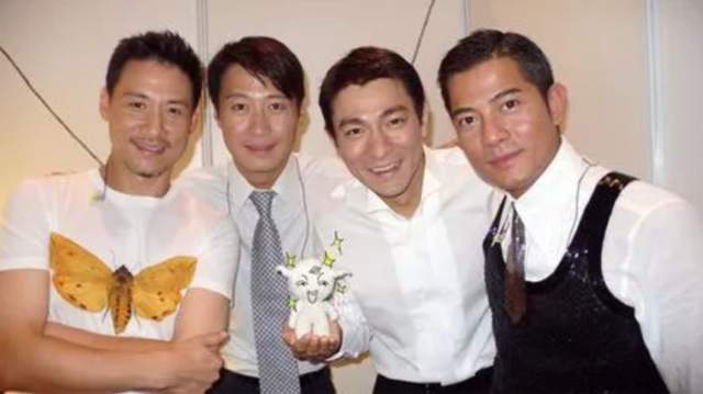 黎明开演唱会,四大天王齐送花篮,网友直呼:爷青回!