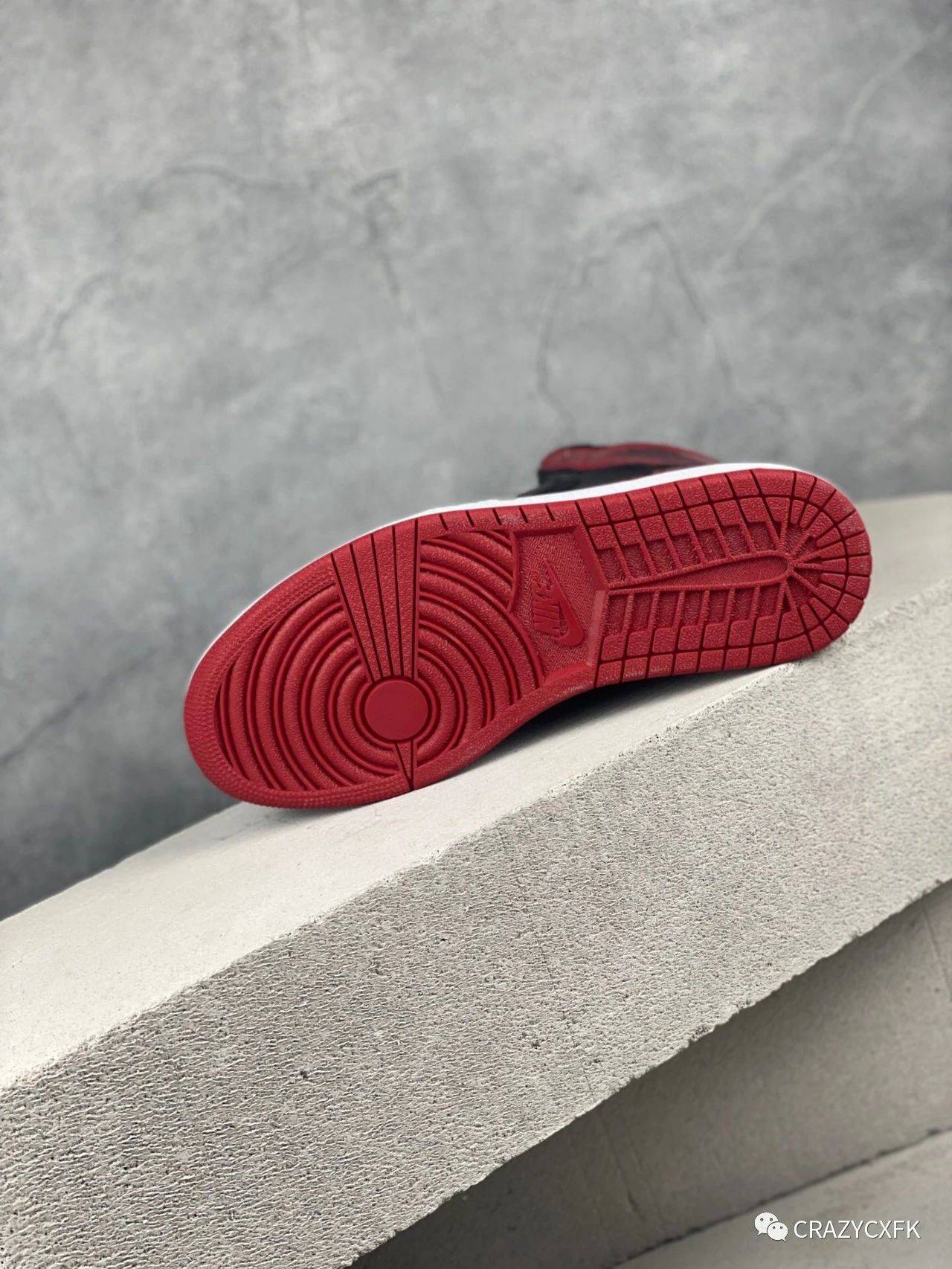 镜面|乔丹黑红 Air Jordan 1 OG Bred Patent 高帮漆皮镜面篮球鞋评测