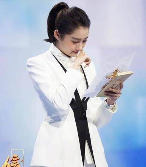 黑色|看完林允这身西装，我终于明白她为什么可以成为星女郎了
