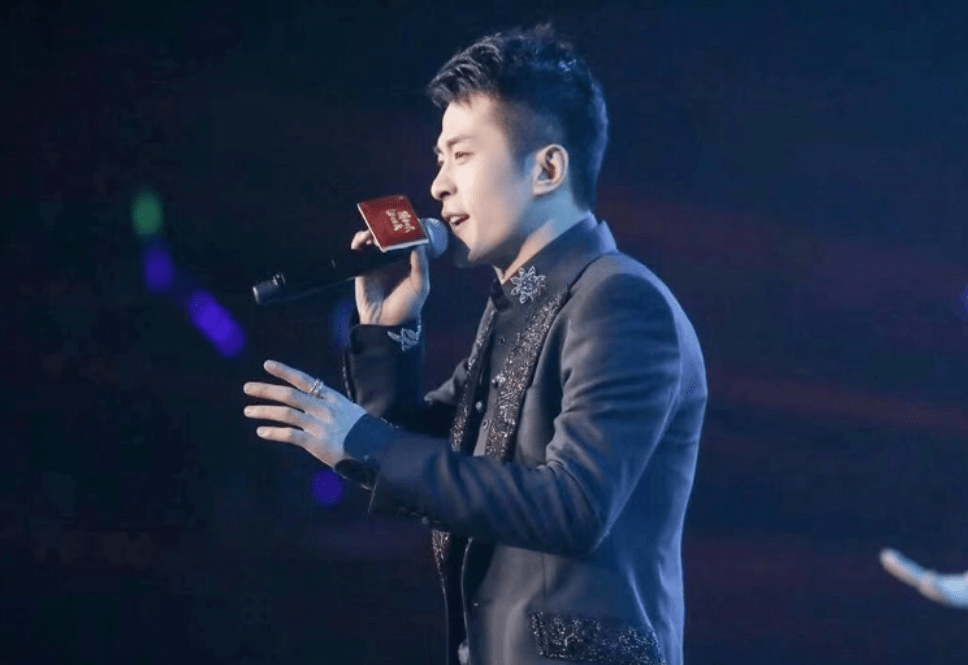 嘲讽|散打哥支持平台“涨粉收费”，怒斥圈内网红私下交易，遭粉丝嘲讽