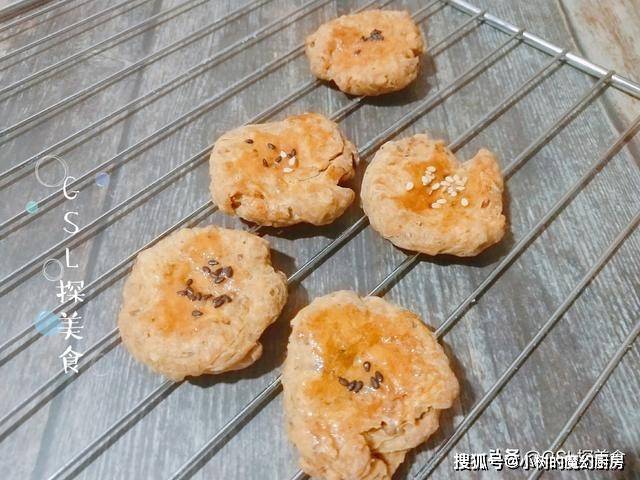 做法|这零食，一拌一烤就好，做法简单，香酥可口，老人孩子都喜欢