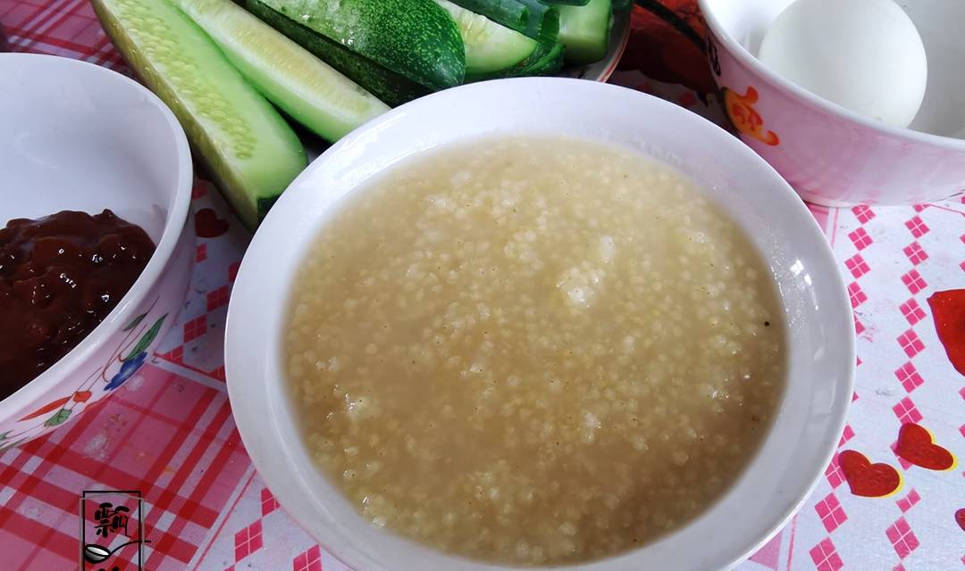 小时候|住娘家,老妈不到5点早起,炖了两锅肉,早餐组合让人哭笑不得