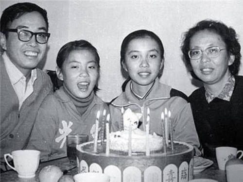 姐姐北大坠崖,妹妹在清华铊中毒,生活难自理,今48岁仅7岁智商_朱令