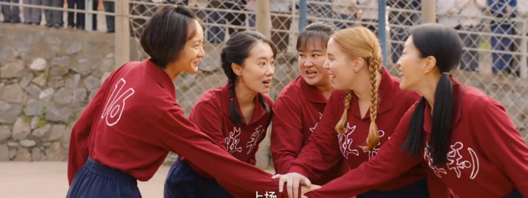 因为|50亿票房，张小斐走上神坛，中国电影，摊上好事了吗？？