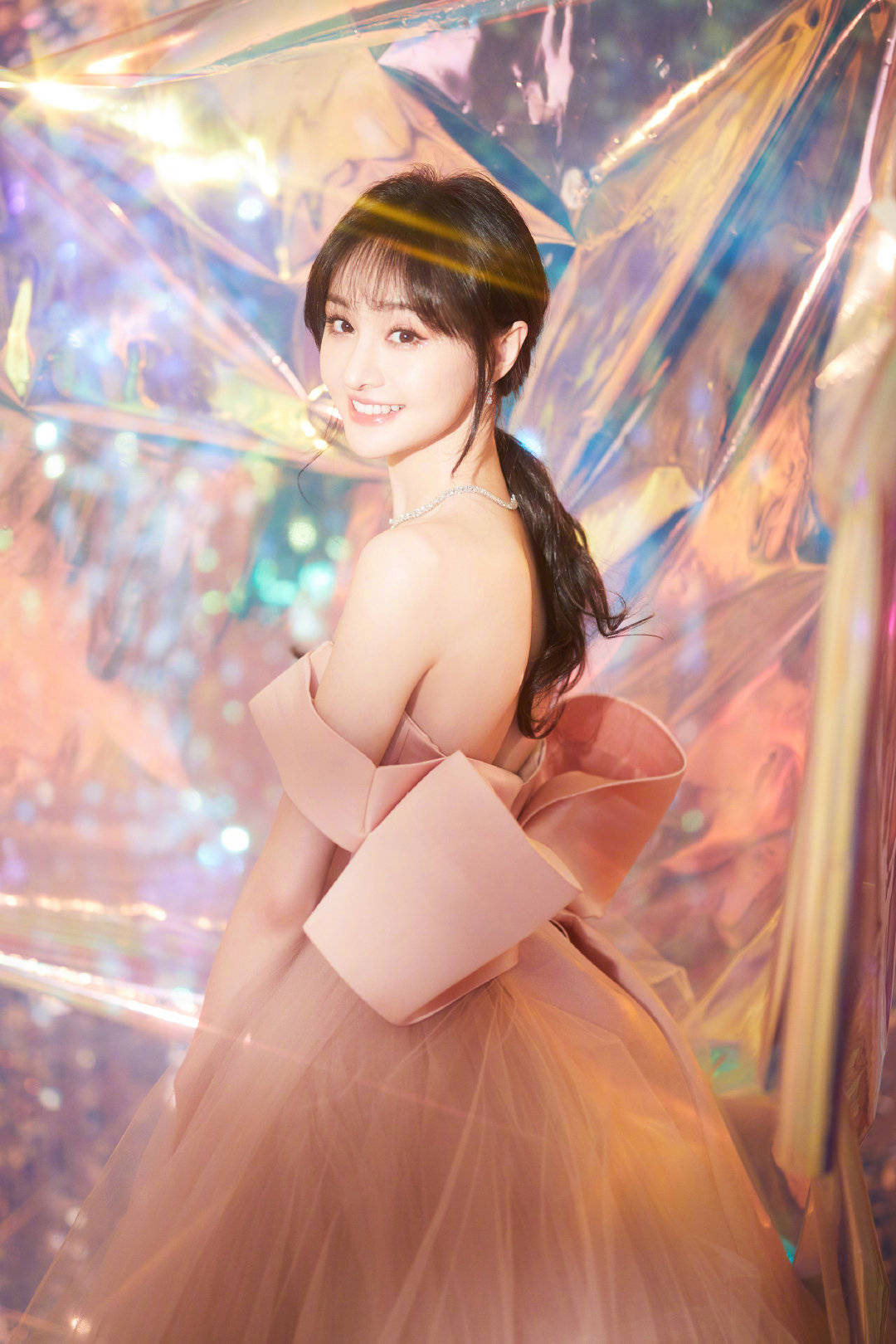 仙女|微博之夜仙女聚集！郑爽清纯宋祖儿甜美，吉娜一袭羽毛裙美出天际