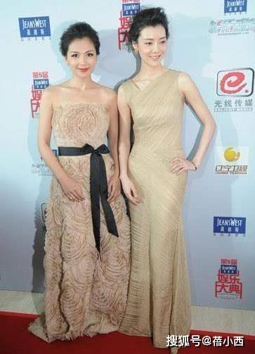 亮点|车晓离婚9年后状态回升，穿裸色连衣裙优雅大方，锁骨杀简直绝了