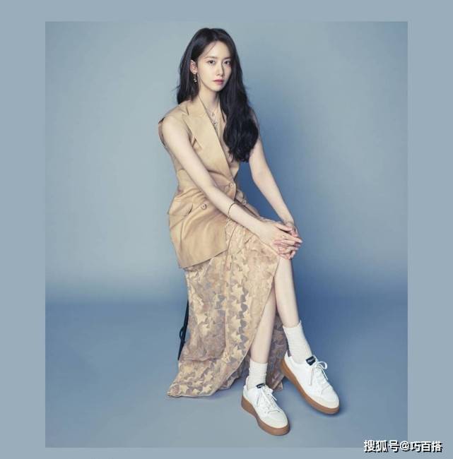 纱裙|林允儿终于性感了一次!穿露背装前面保守后面放纵,气质又甜又辣