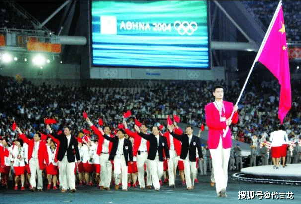 地位|赵帅成男旗手！中国男篮成背景板：霸主地位被终结，无缘东京奥运