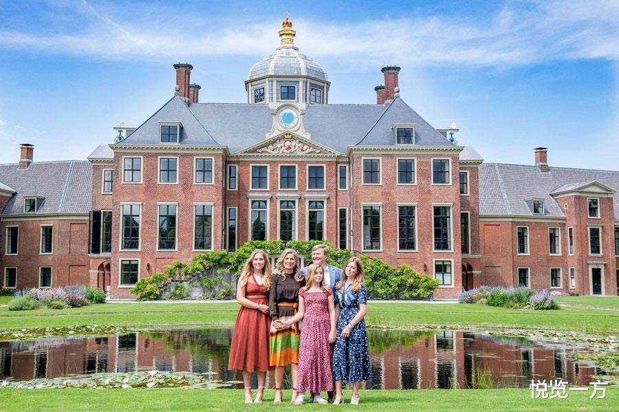 威廉-亚历山大|荷兰王室夏季合影明艳欢快 女王储沉稳有范 小公主笑容纯真烂漫