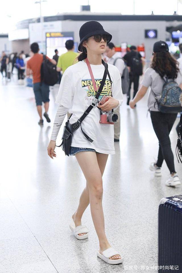 设计|“T恤塞裤腰”过时了，今夏明星都在这样穿，照着穿轻松美过路人