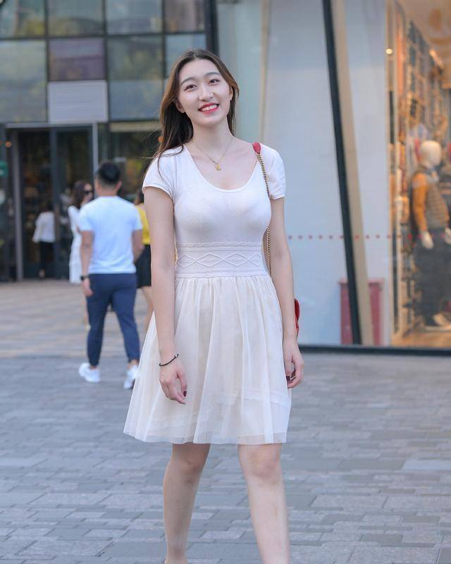 米色|青春时尚的连衣裙,还透着微微的优雅温婉,微胖穿也很美