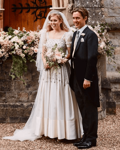 老公|英国最美公主晒照庆祝结婚一周年!穿黑背心似大妈,二婚老公变丑