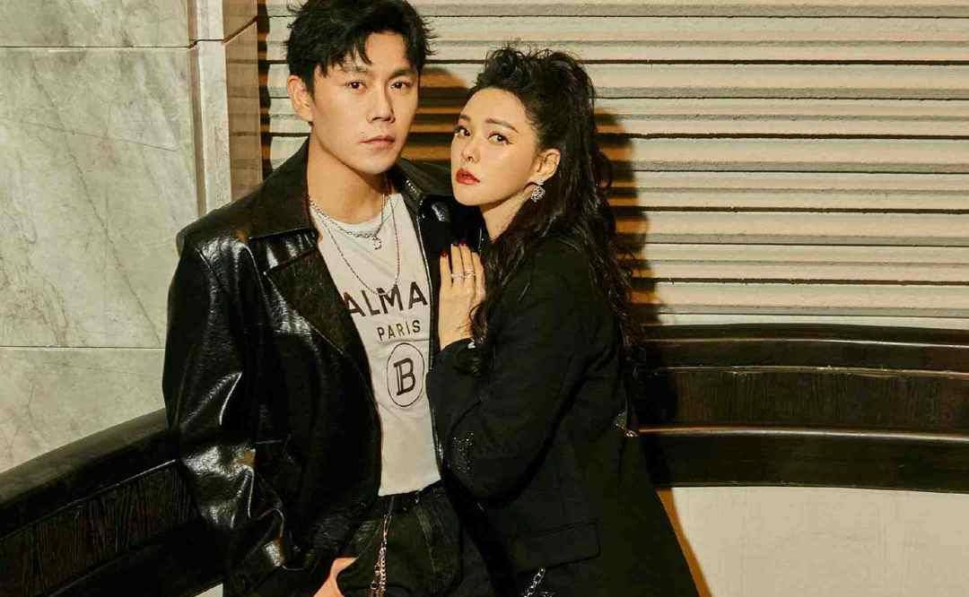 黑色|52岁伊能静真放得开，穿高开叉连衣裙A到爆，小10岁老公像同辈