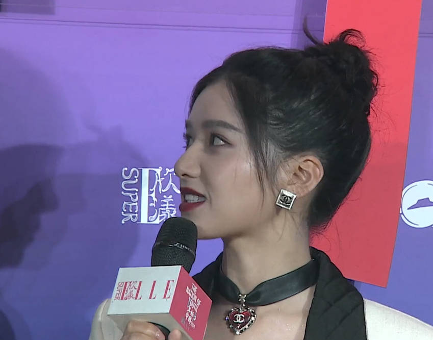 周笔畅|ELLE红毯生图：杨幂闪光裙好辣，周笔畅小露肋骨，李紫婷腹肌吸睛？