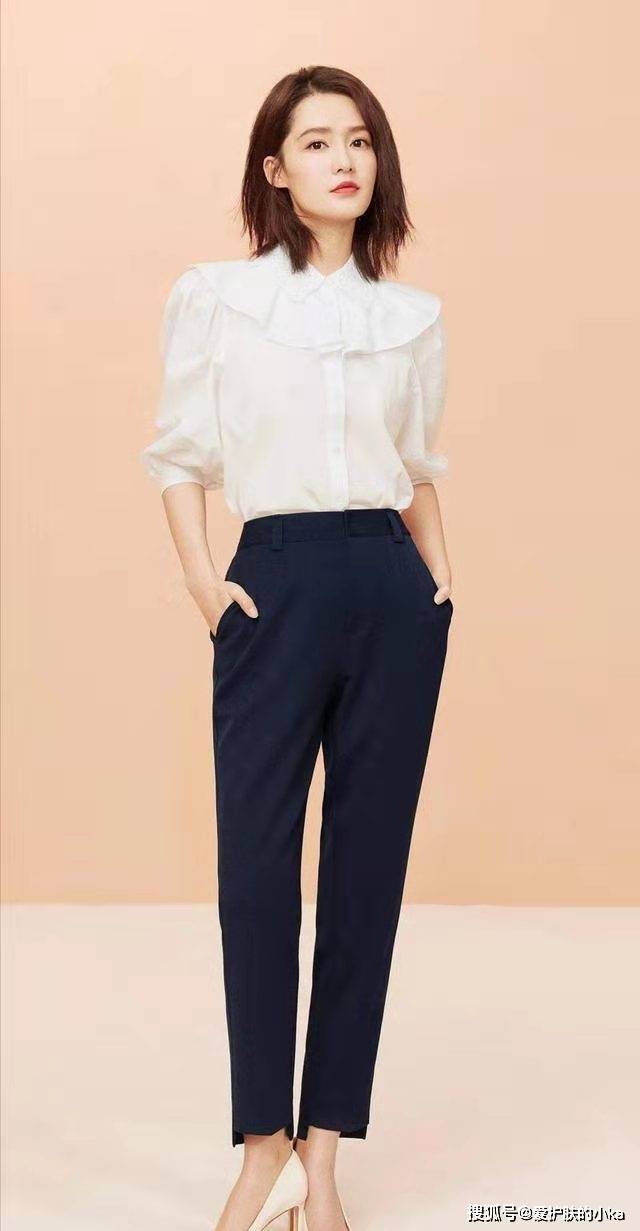 身材|李沁这清新脱俗的气质太上头，明明只是极简白+黑，却吸睛又洋气