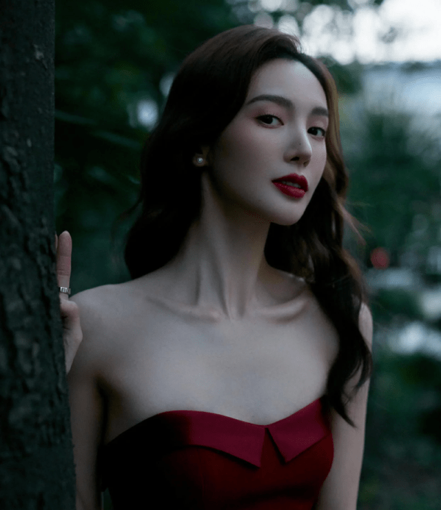 整体|金晨不仅拥有“舞蹈家”的身材，还是绝对的时尚精