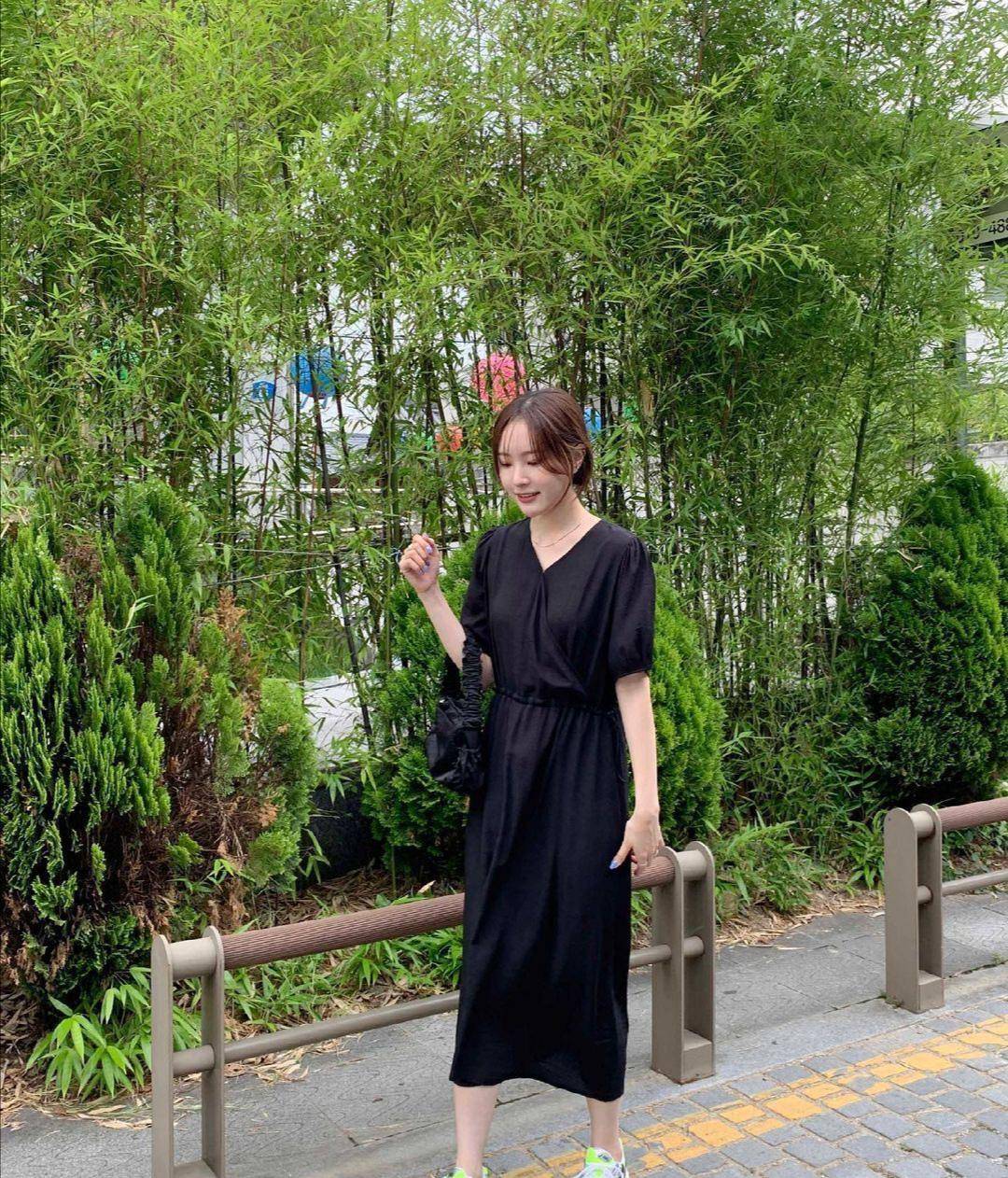 颜色|简单又时尚的夏季穿搭，优雅大气又显气质，清爽随意又有女人味