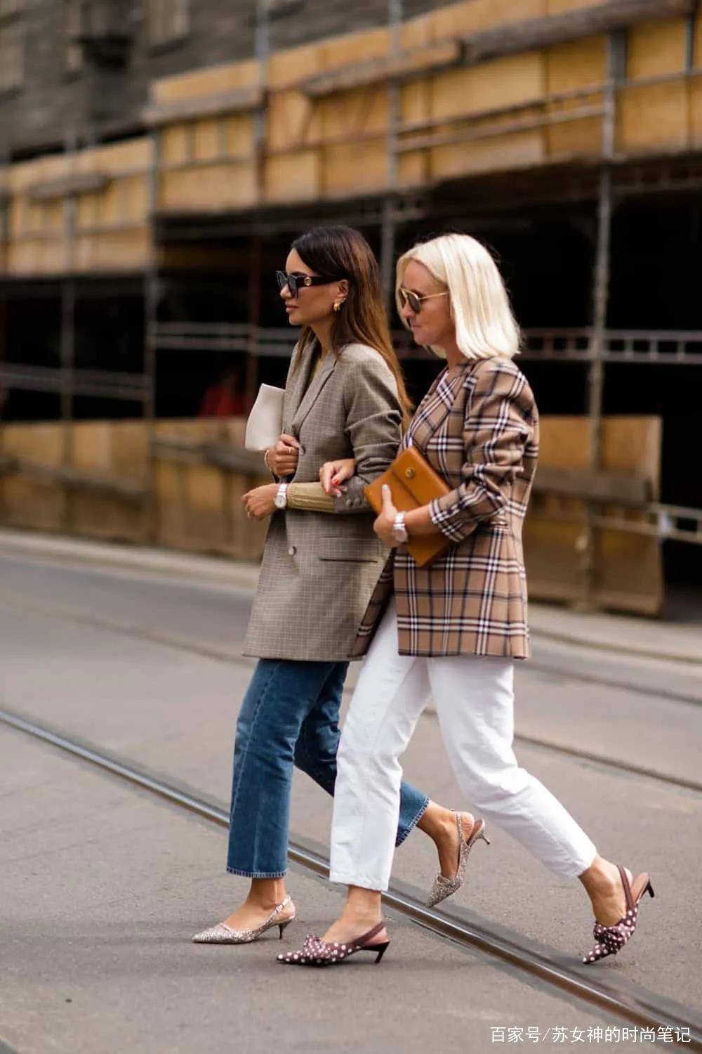 显高|“老爹鞋”已经凉凉了，今年流行这双鞋配牛仔裤，复古显高又时髦