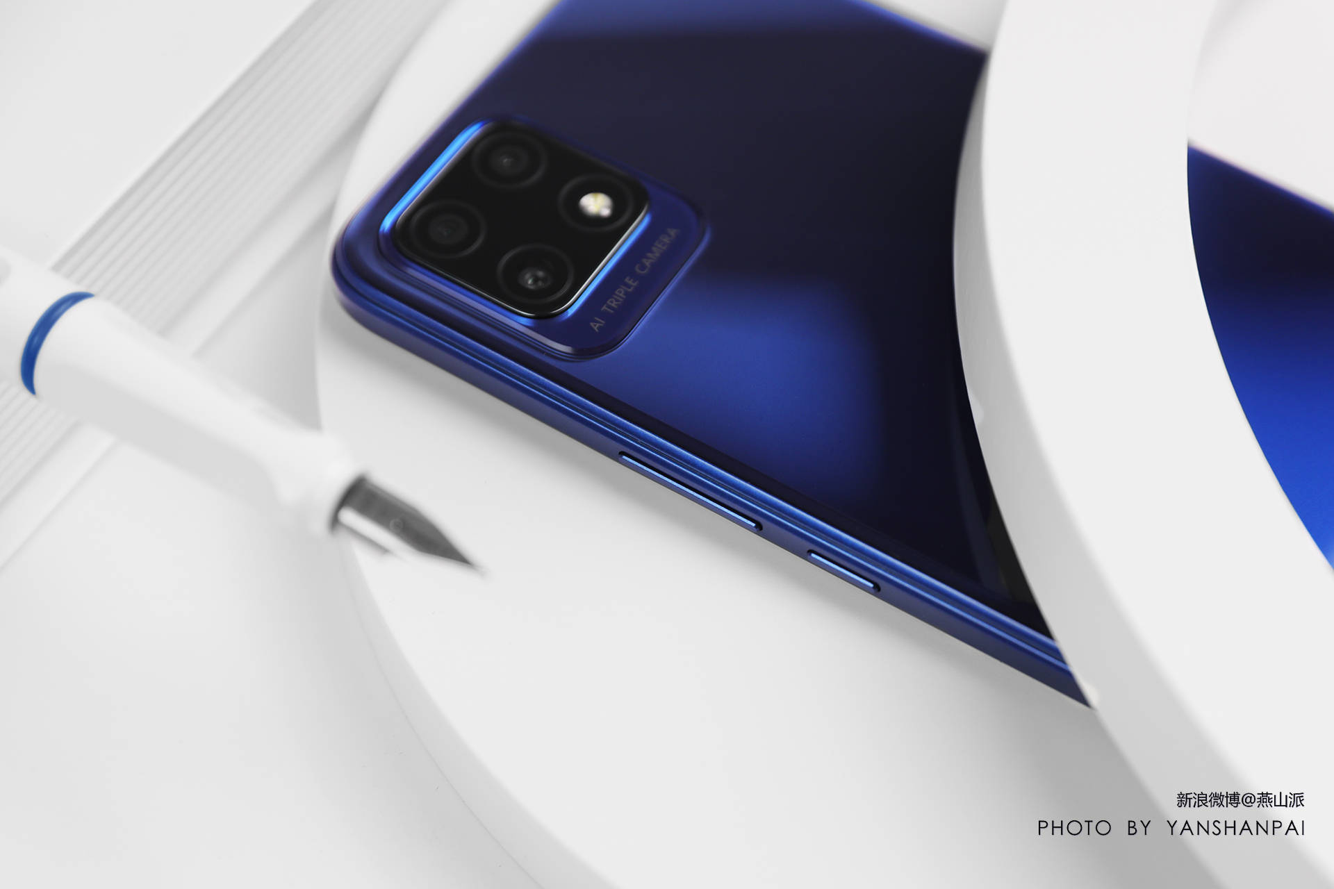 九年十代,无畏生长,续航够任性!高清图说麦芒10 se 5g