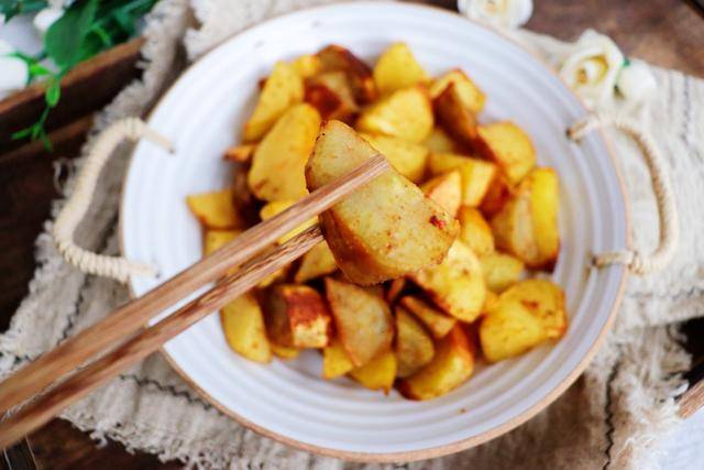 辣椒粉|自己在家做零食,操作简单又美味,换着花样吃土豆