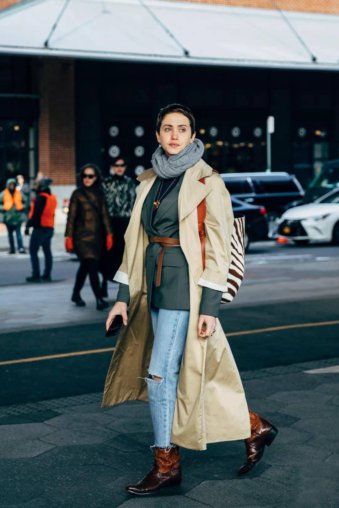 种系|大衣这么上档次,别让围巾减了分!试试这几种系法,高级又洋气