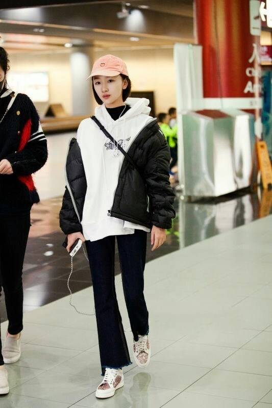 颜色|最近流行一种新穿法，叫“卫衣+外套”，保暖洋气，明星都上瘾！