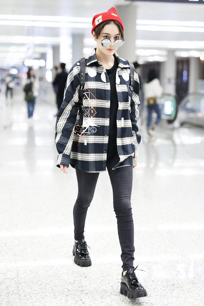 衬衣|女人过了三十岁，最好别卫衣配牛仔裤，学张馨予的6套穿法，超美