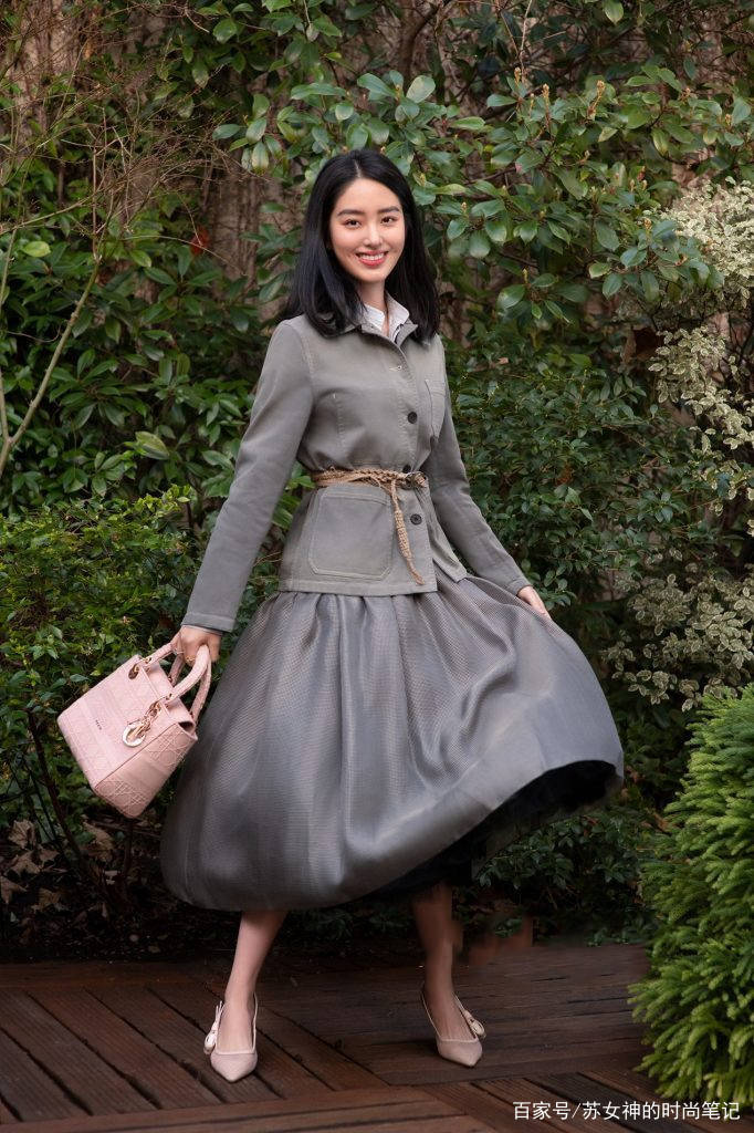 服装|衣服在精不在多，《芳华》女主早夏穿搭建议学起来，复古又时髦！