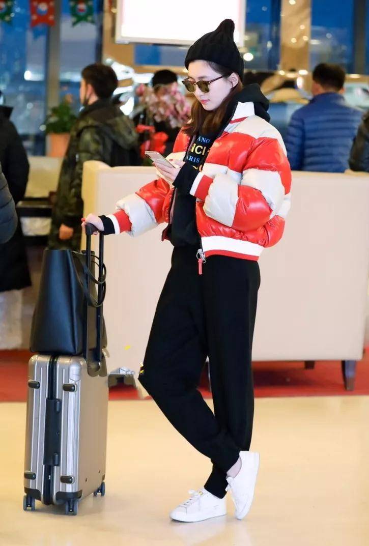 颜色|最近流行一种新穿法，叫“卫衣+外套”，保暖洋气，明星都上瘾！